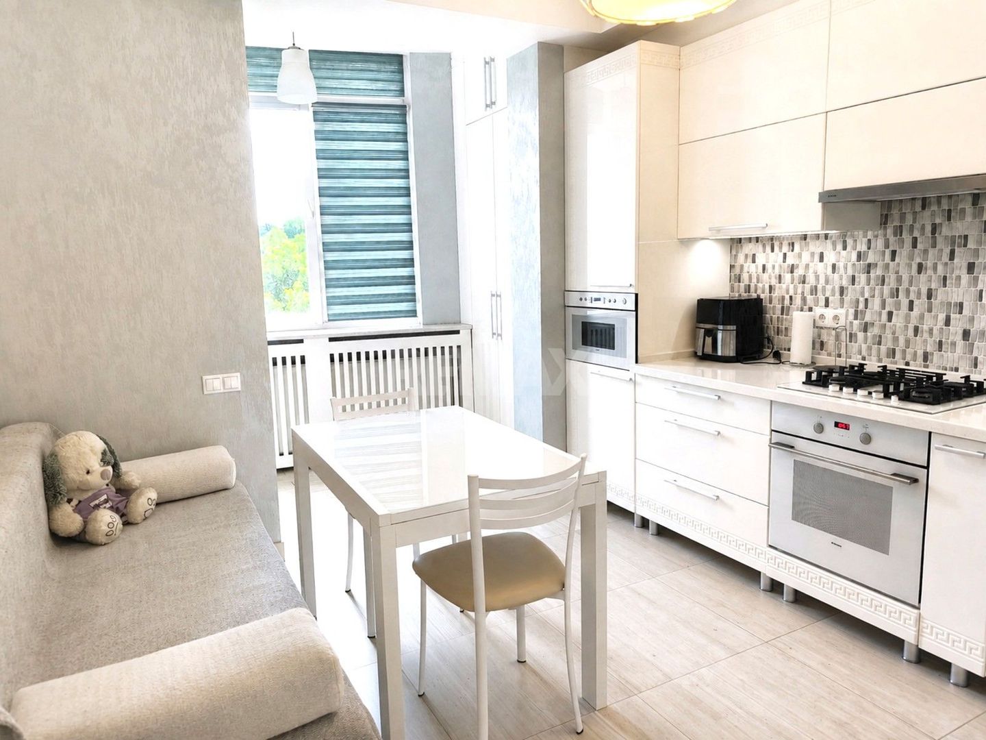 Apartament cu 1 cameră de închiriat pe str. Nicolae Testemițanu – 52 m - Poză 2