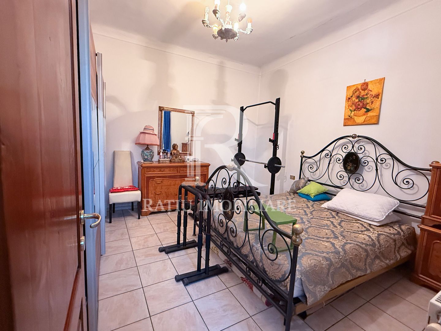 Casă cu 4 Camere de Vânzare | Decebal | Oradea - Poză 2