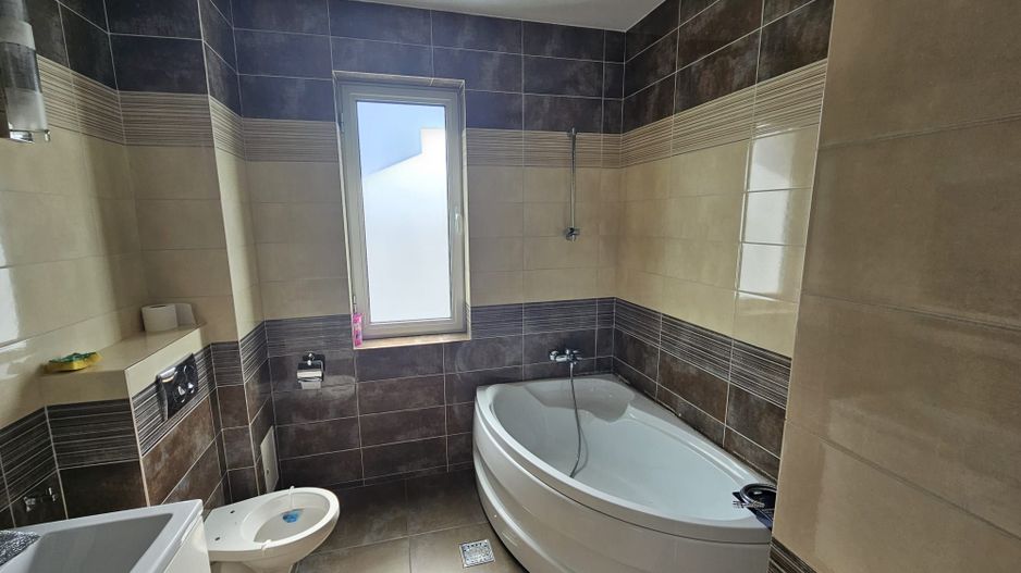 Inchiriere apartament spatios, bloc nou, garaj, Craiovei - Poză 4