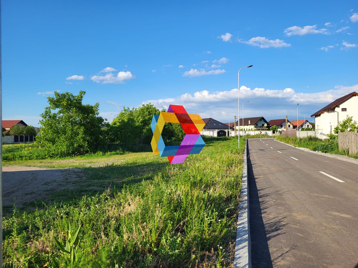 Teren autorizabil rapid cu asfalt și iluminat public - 685 mp - Poză 3