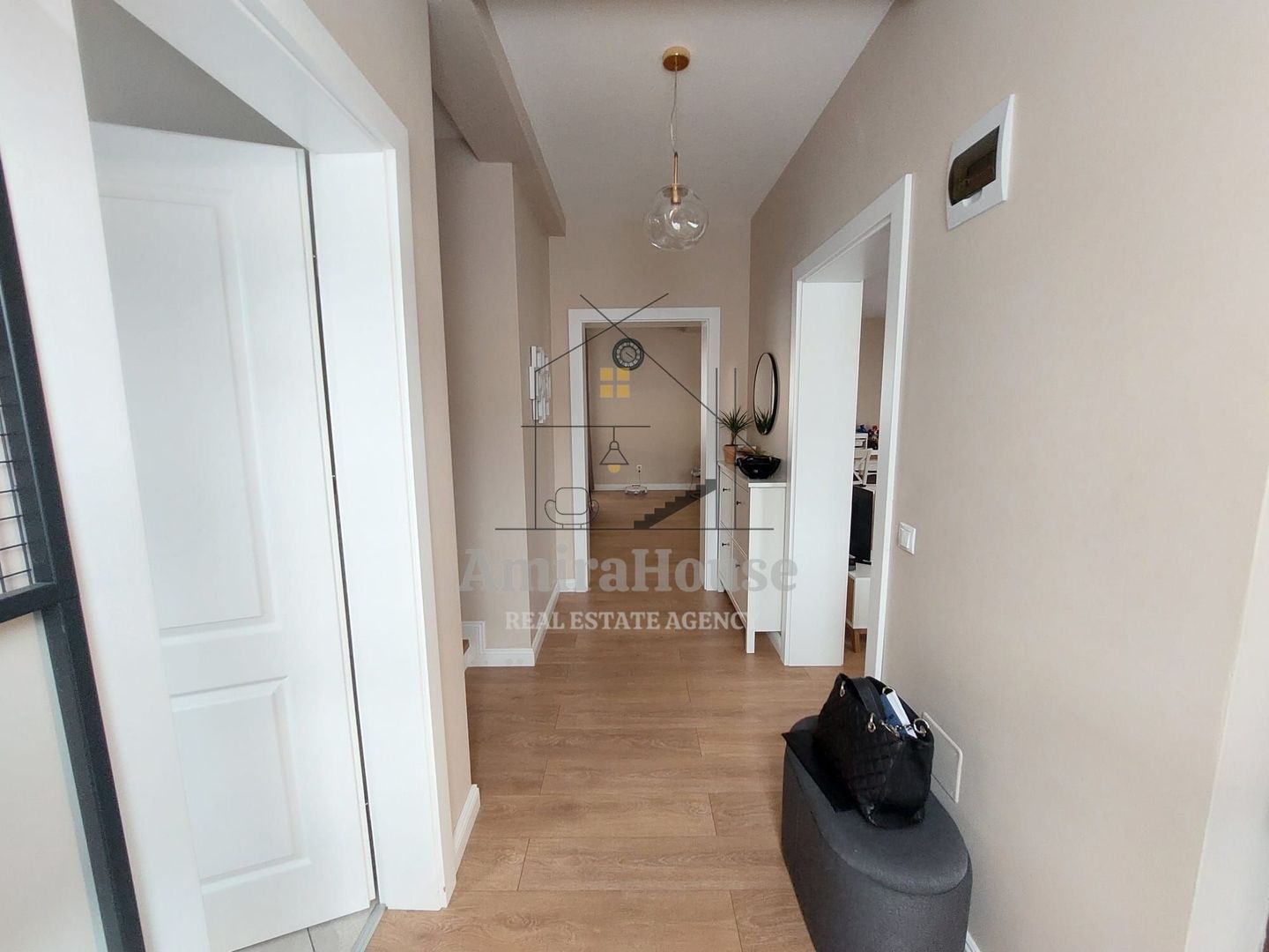 Duplex ultrafinisat mobilat utilat cu 2 locuri de parcare zona Terra - Poză 27