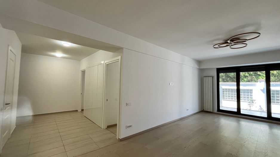APARTAMENT SUPERB CU 5 CAMERE  LA INCHIRIERE PE SOSEAUA NORDULUI - Poză 3