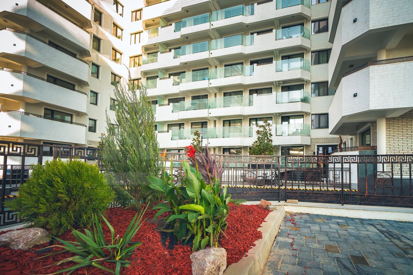 Apartament cu 2 camere, de tip F2 - Royal Town Copou - Poză 5