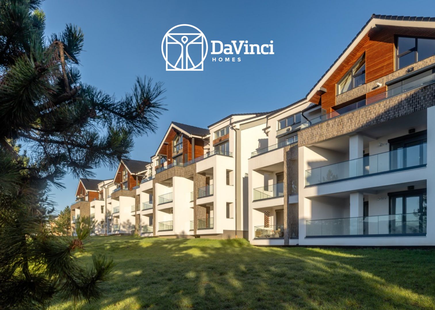 DaVinci Homes este amplasat la intrarea în Cristian, în zona de vest a Sibiului, într-o locație care îți oferă echilibrul dintre liniște și accesibilitate.&nbsp;Ai aproape școli, magazine, transport public, spații pentru relaxare, centre comerciale și principalele căi de acces din oraș.