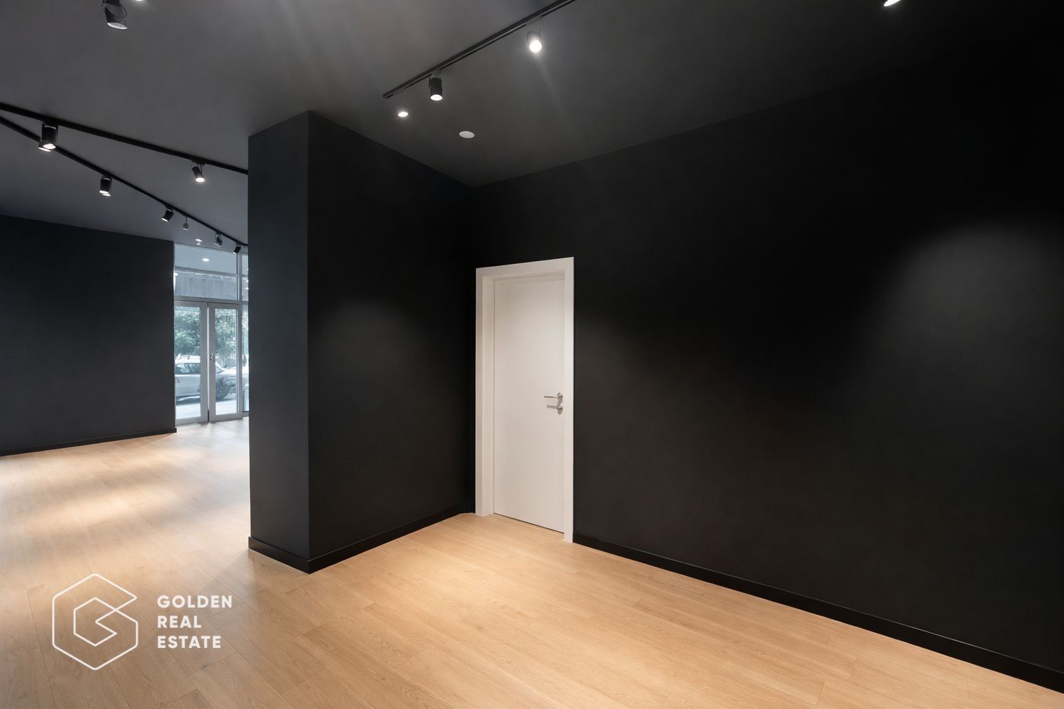 Oportunitate!Spatiu comercial central, 160mp, 5 camere, centrala proprie,parcare - Poză 3