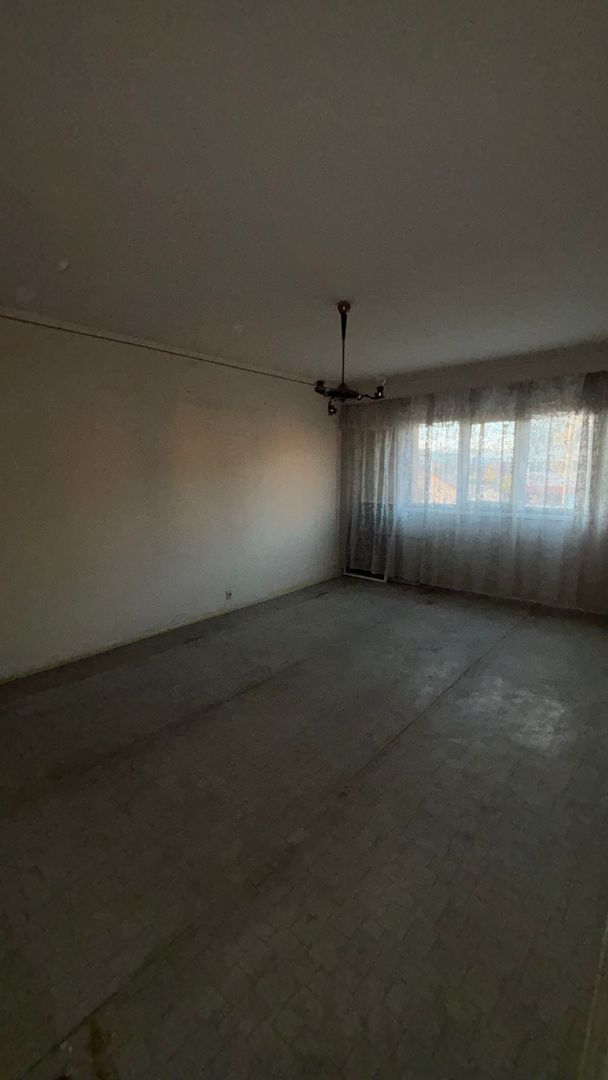 Apartament 3 camere de renovat la etaj 2 in Alba Iulia de Vânzare - Poză 1