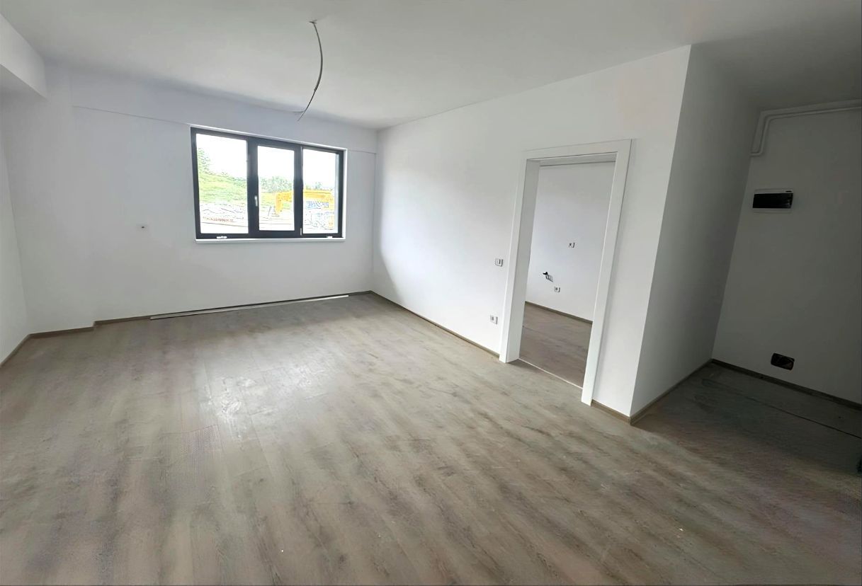 Apartament 3 camere, bloc nou, Cetate - Poză 1