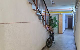 Apartament spațios cu 4 camere Crangasi - Poză 2