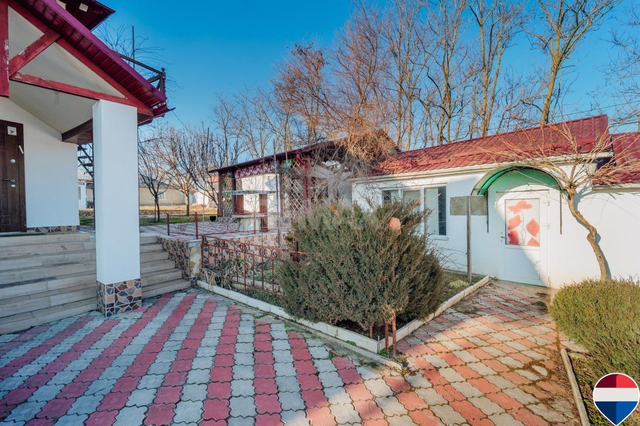 Casă de vânzare, Obileni, Hîncești ,185 m² ,16 ari, 2 garaje - Poză 23