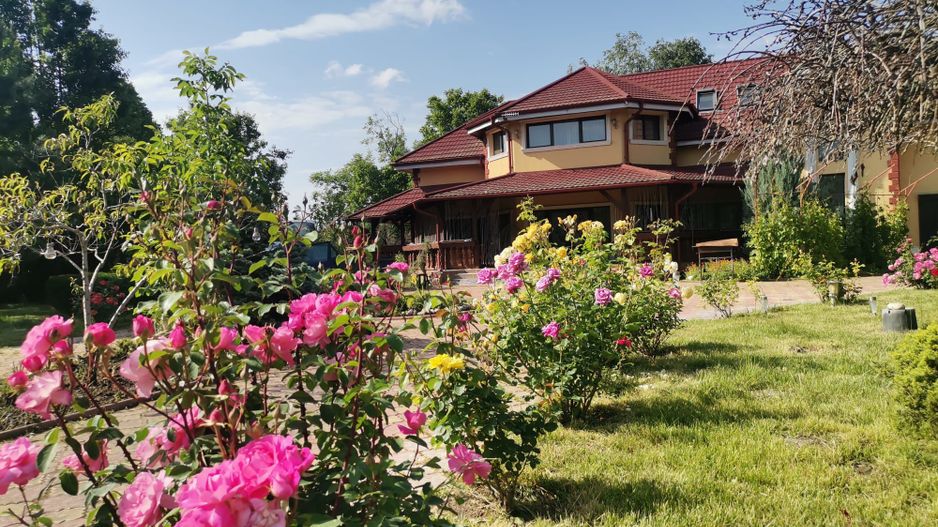 Vilă de lux mobilata/utilata cu terasa+foisor, garaj,gradina si livada - Poză 4