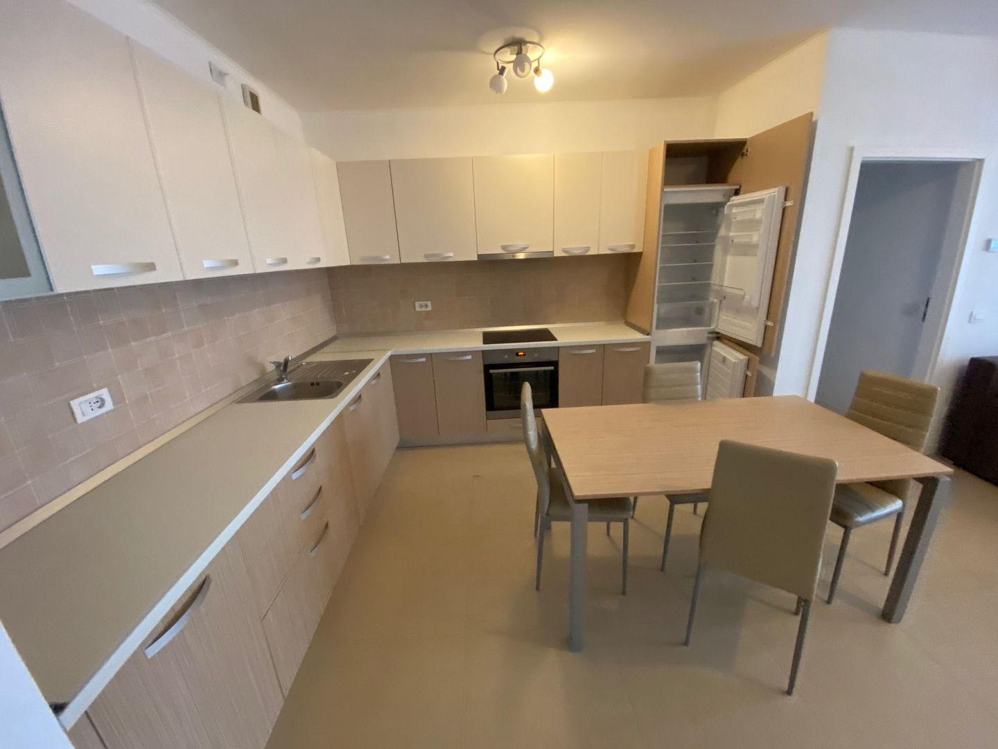 Apartament cu 3 camere   în zona Ultracentral - Poză 5