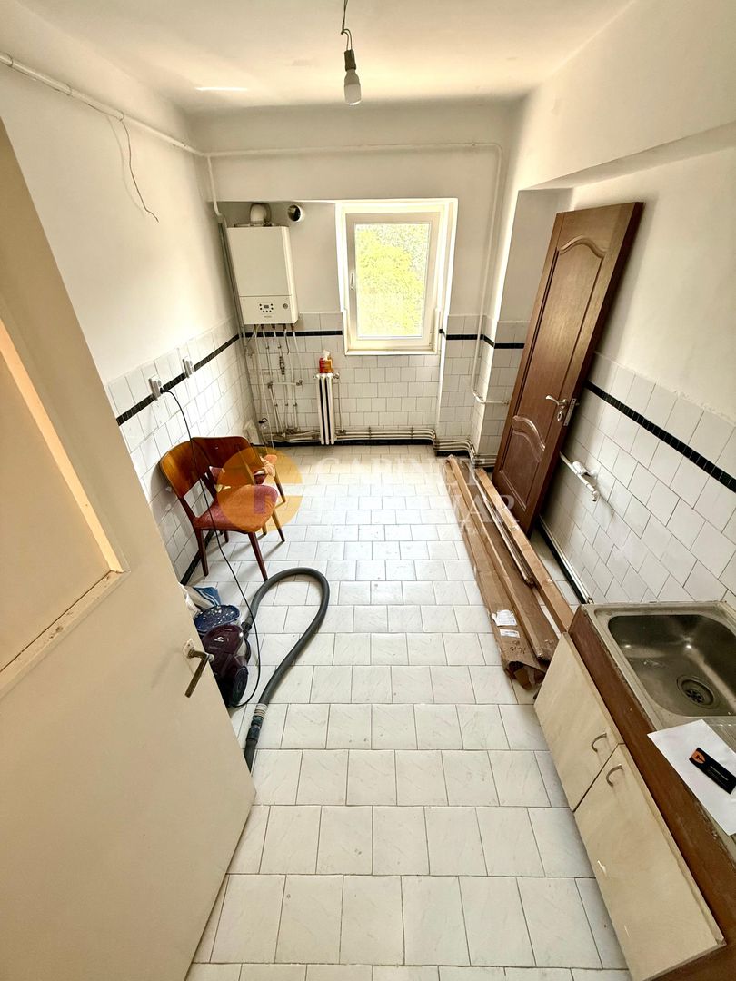 4 Camere Decomandat -  Etaj 2 - Bloc 1981 - Zona Galata - Poză 7