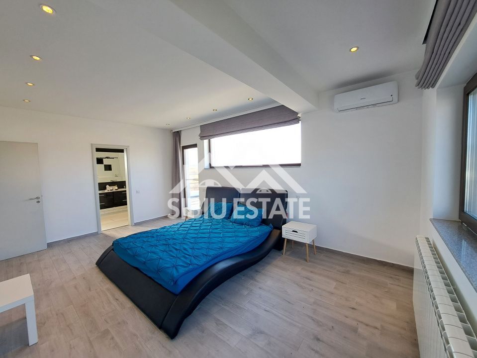 Casa cu 4 garaje, terase panoramice, teren mare - Poză 23