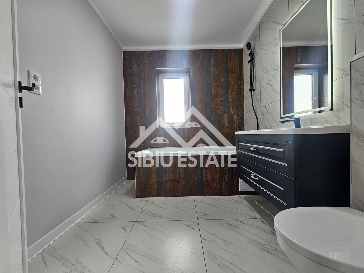 Casa gata de mutare,  finisata, curte mare amenajata Selimbar - Poză 14