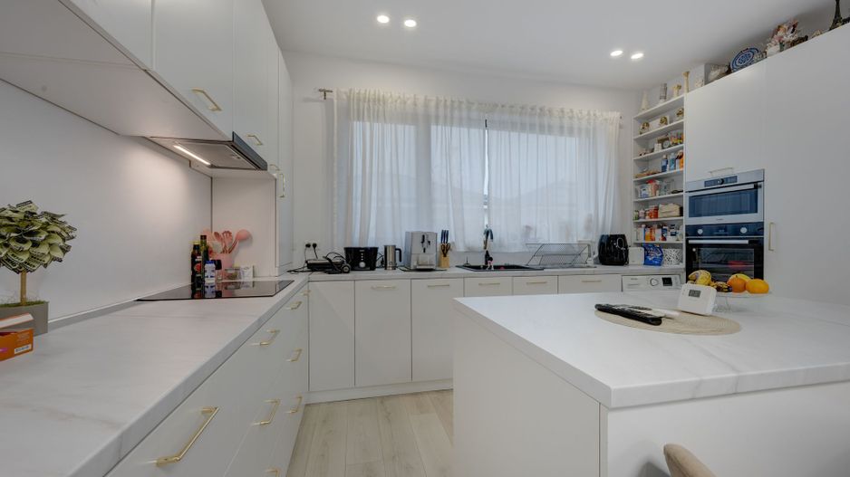 Vila parter mobilata si utilata Tunari - Poză 6