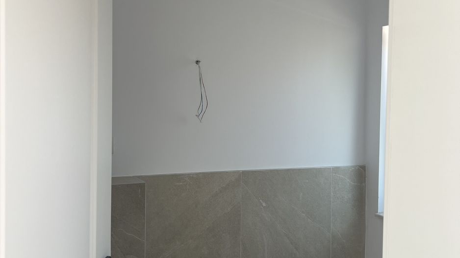 Jumătate de duplex premium, 120 mp utili, teren 256 mp, garaj și 3 dor - Poză 4