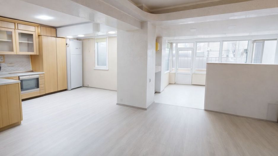 CAPITOL - B-dul. Mamaia - Apartament cu 4 camere si terasa de 80 mp. - Poză 1