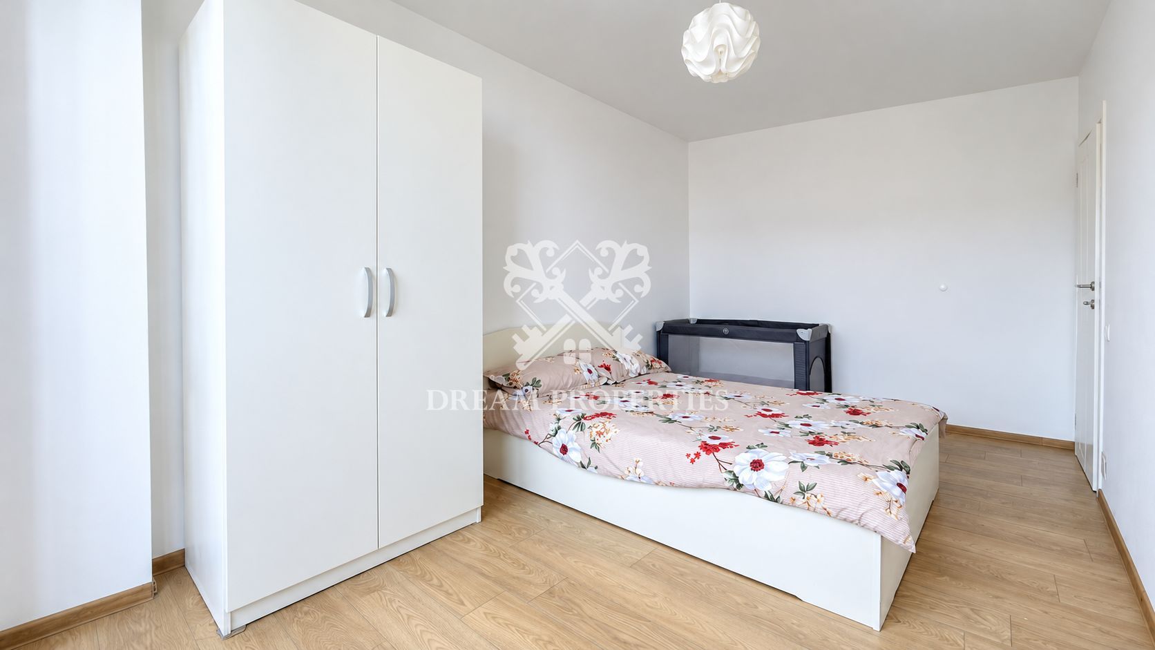Apartament semidecomandat cu 3 camere, balcon, parcare, zona VIVO - Poză 3