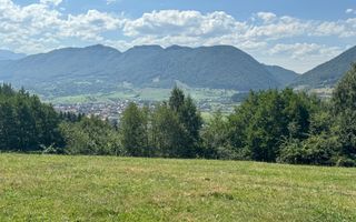 Platou montan, 6631 mp intravilan, electricitate,  langa pădure - Poză 1