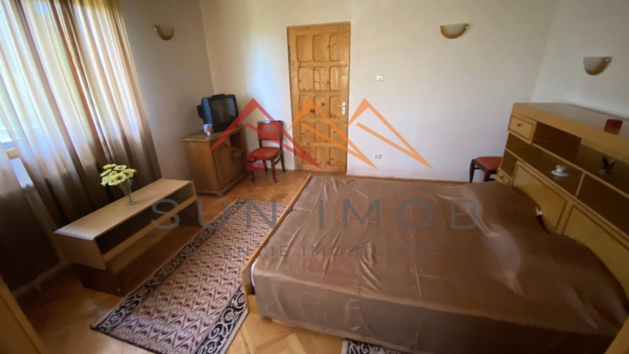 Vila de vanzare, teren 3100 mp, 7 camere, 6 grupuri sanitare, 3 CT, an 1997 - Poză 36