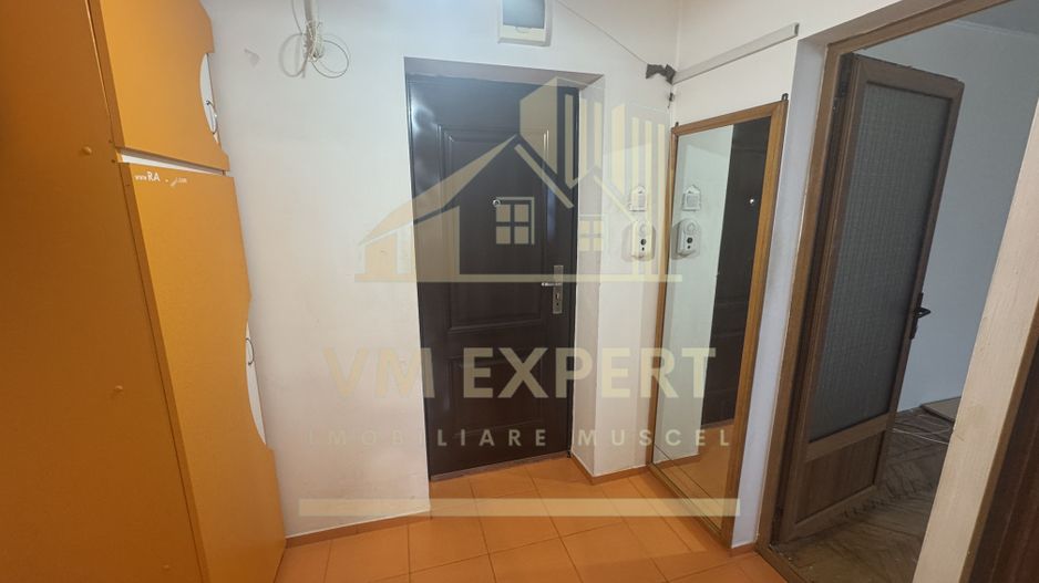 APARTAMENT 2 CAMERE ETAJ 2 CAMPULUNG - Poză 2