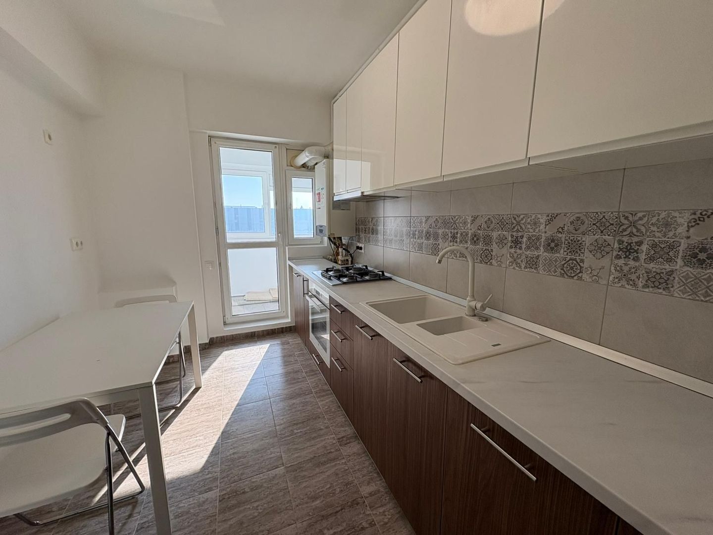 AP. 2 CAMERE BLOC NOU, CENTRALA PROPRIE, PARCARE INCLUSA, METROU 9 MIN - Poză 8