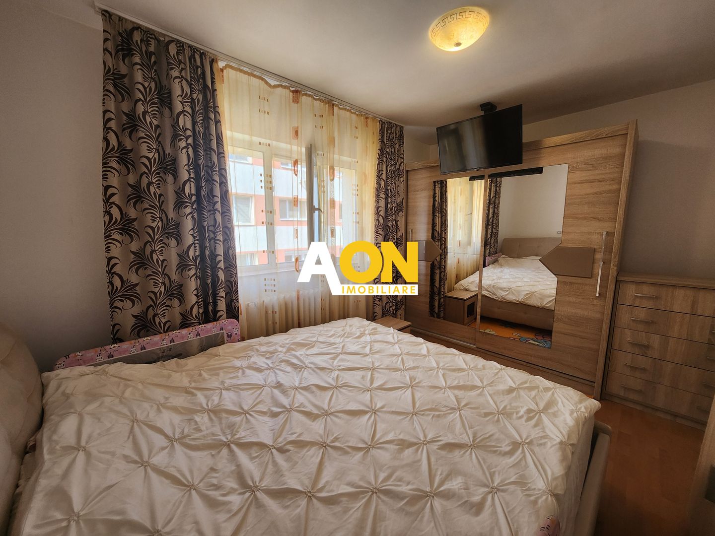 De vanzare apartament 3 camere, etaj intermediar, Cetate - Poză 3
