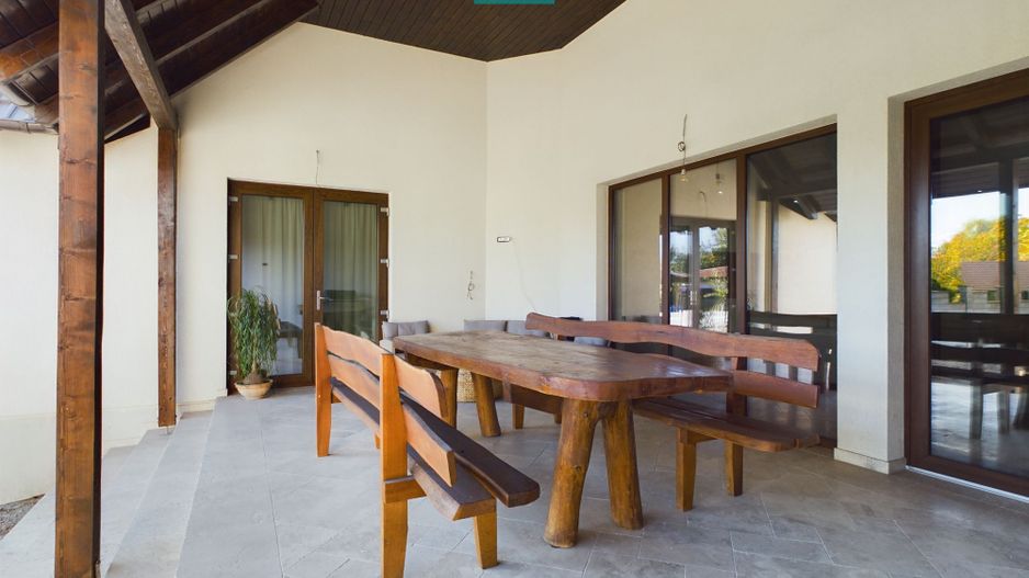 Vilă la sol cu 3 camere în Pârneava - Poză 18