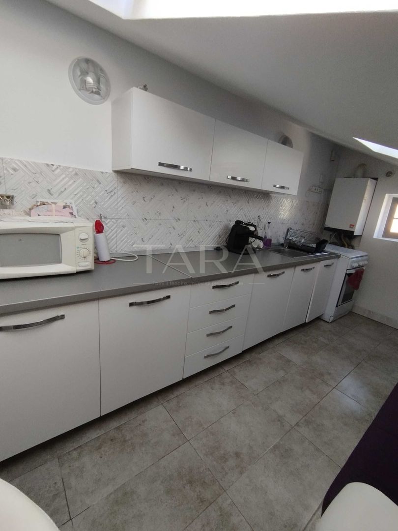 Apartament spațios la mansardă, 2 dormitoare și mult soare în Mănăștur - Poză 1