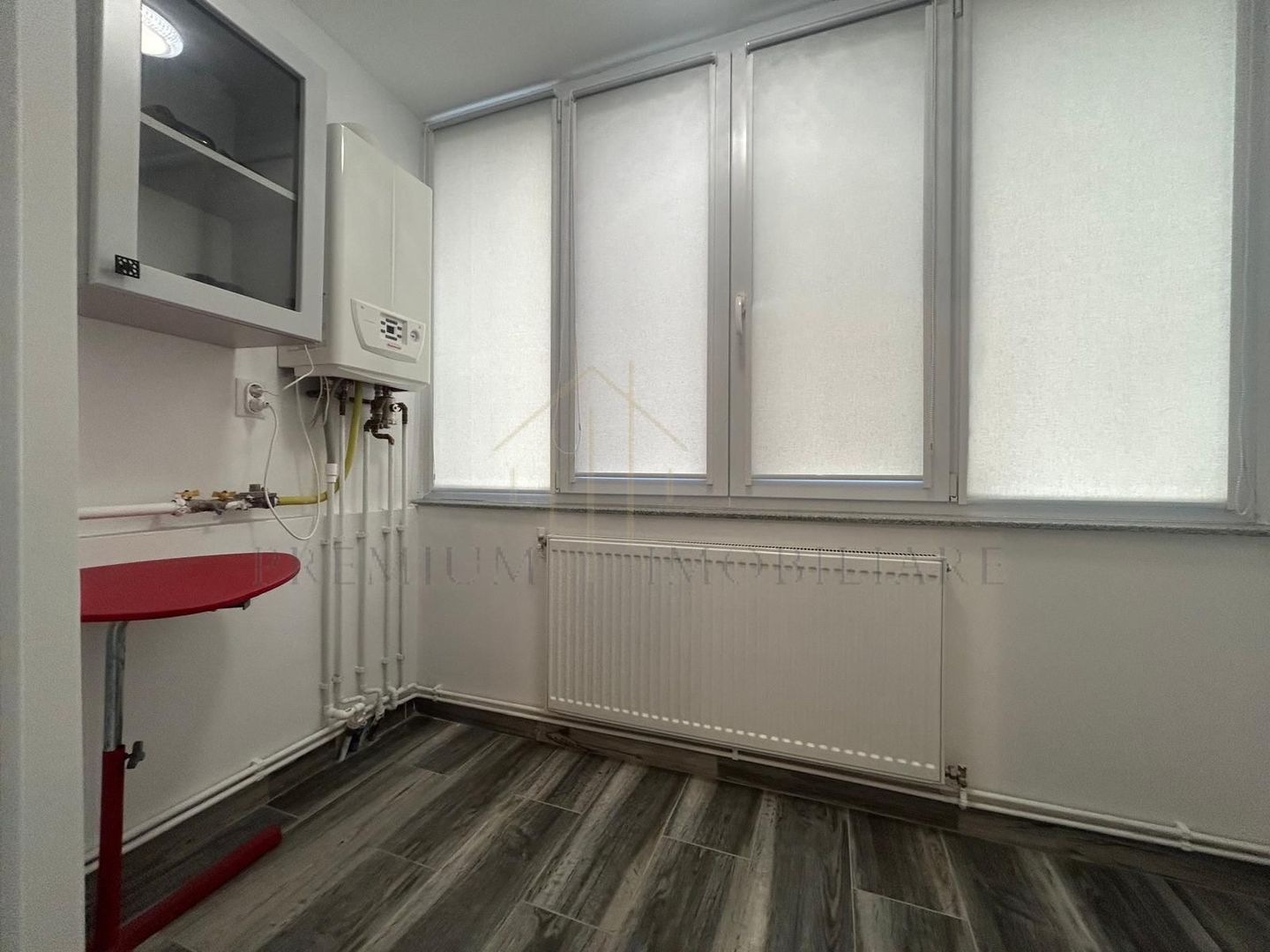 Apartament 2 camere decomandat, complet renovat, etaj 3/4,zona de sus - Poză 10