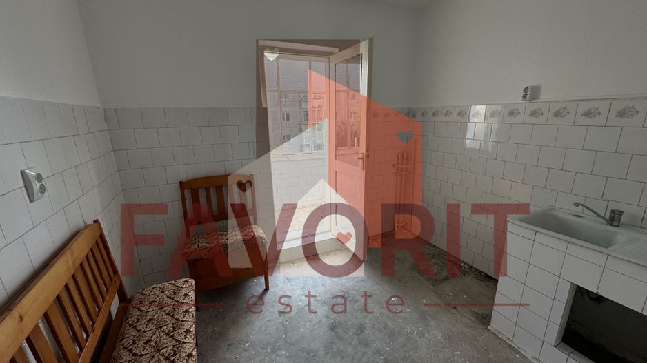 Decomandat. Model spatios. Disponibil imediat. Etaj intermediar. - Poză 5