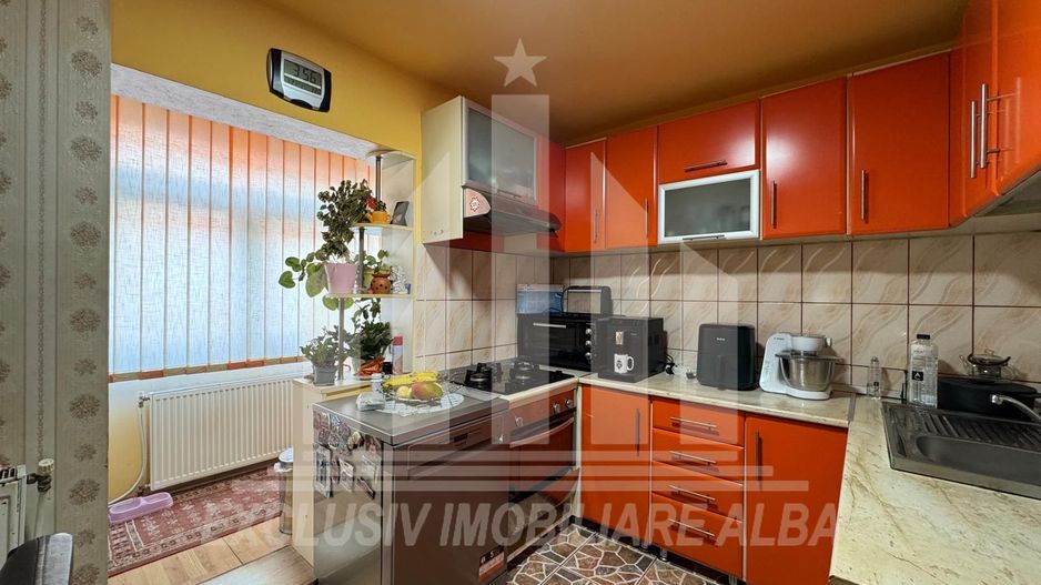 Apartament cu 3 camere | 2 bai | 64 mp | Parcare | Cetate - Mercur - Poză 2