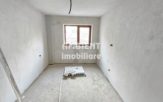 Apartament cu 3 camere, etaj 2, in renovare, zona TRAIAN; - Poză 2