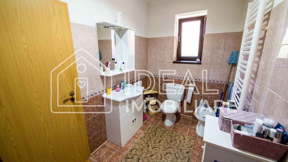 Casa Individuala cu 8 camere si 430 mp de curte, zona Calea Poplacii - Poză 13