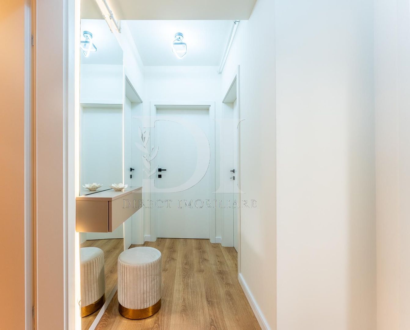 Apartament ultrafinisat / etaj intermediar / Zona Terra - Poză 20