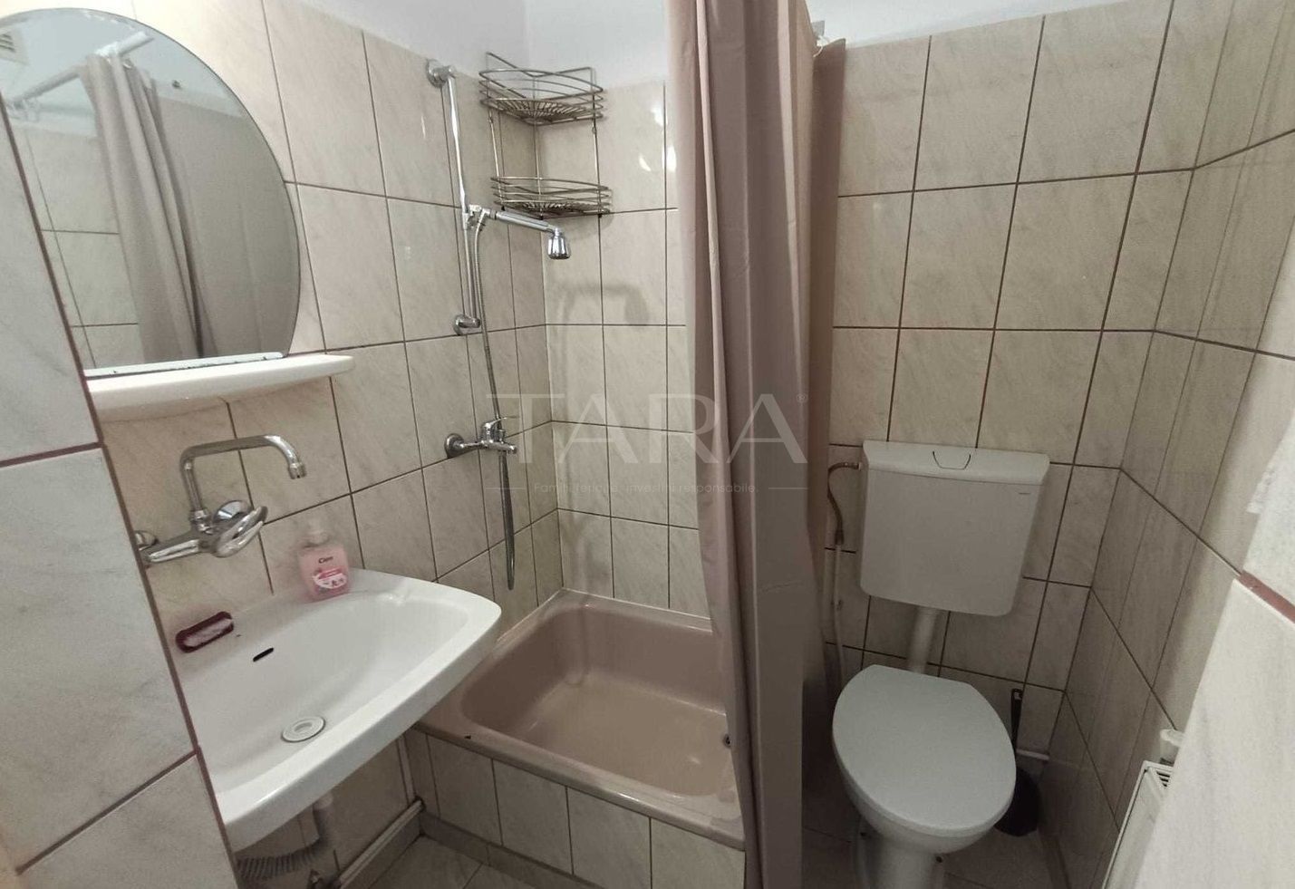 Apartament renovat, curte comună îngrijită, zona Podul Traian. - Poză 6