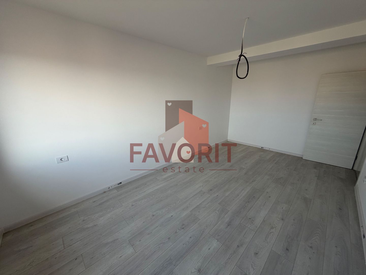 Decomandat. Disponibil imediat. Strada asfaltata - Poză 10