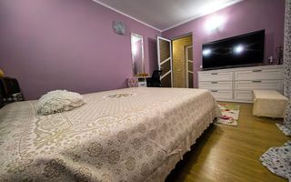 Vila cu etaj si mansarda, teren 7.200 mp, 1.550 mp intravilan - Poză 5