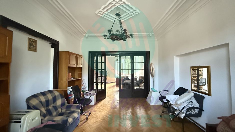 Eleganta, stil si mult potential intr-un apartament interbelic de 3 camere - Poză 7