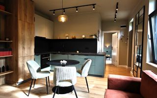 CENTRU - apartament la curte comuna ultrafinisat cu 2 locuri de parcare - Poză 1