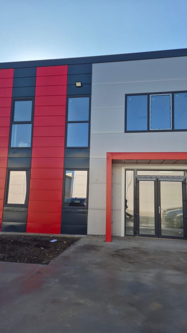 HALA DE VANZARE - Poză 1