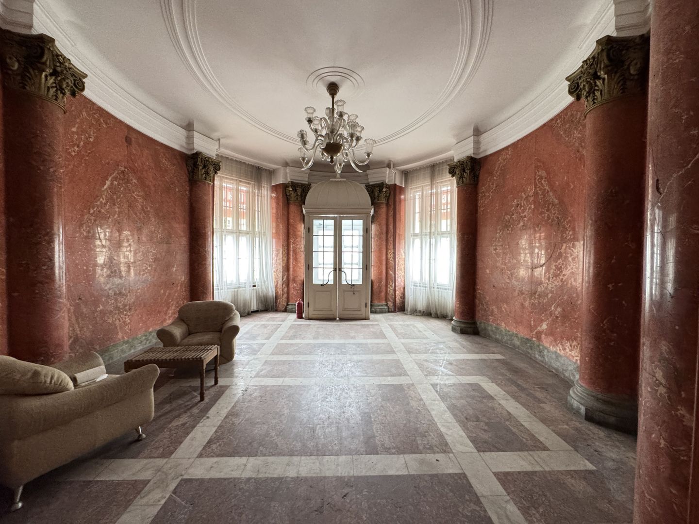 Spatiu la parter in zona Centrala fostul hotel Timisul - Poză 3