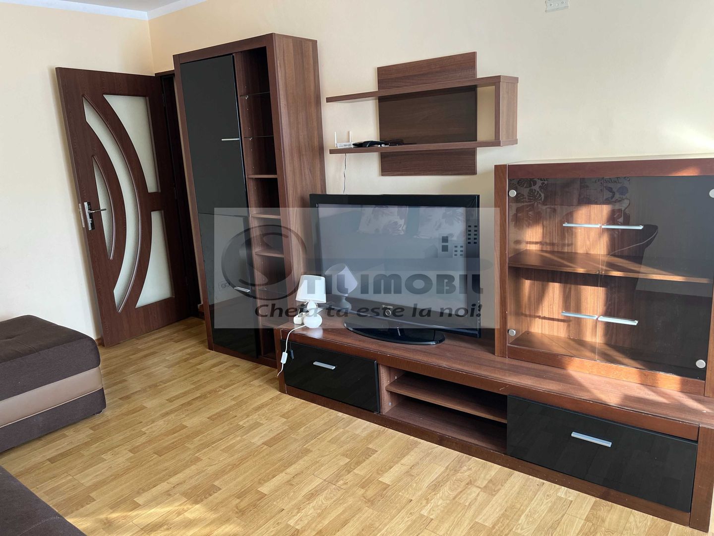 Inchiriez apartament 2 camere Nicolina 1 - Poză 1