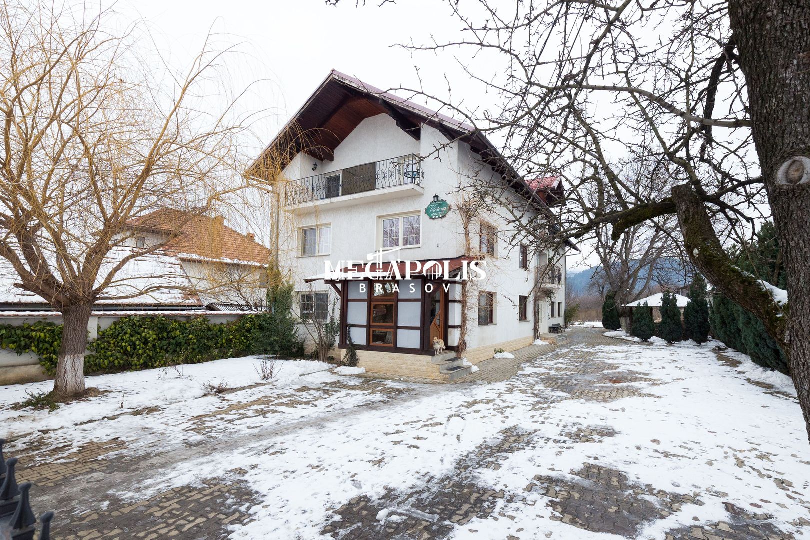 Pensiune de vânzare în Râșnov | 14 camere | 427 mp - Poză 1