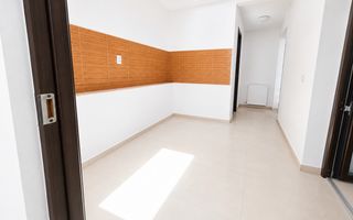 Birou zona Expozitiei- 1 Mai metrou *curte proprie* - Poză 4