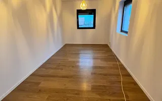 Locuinta moderna spatioasa cu garaj - Poză 18