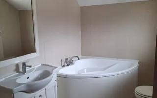 Casa deosebită în Europa – stil clasic, terase și grădină amenajata - Poză 15