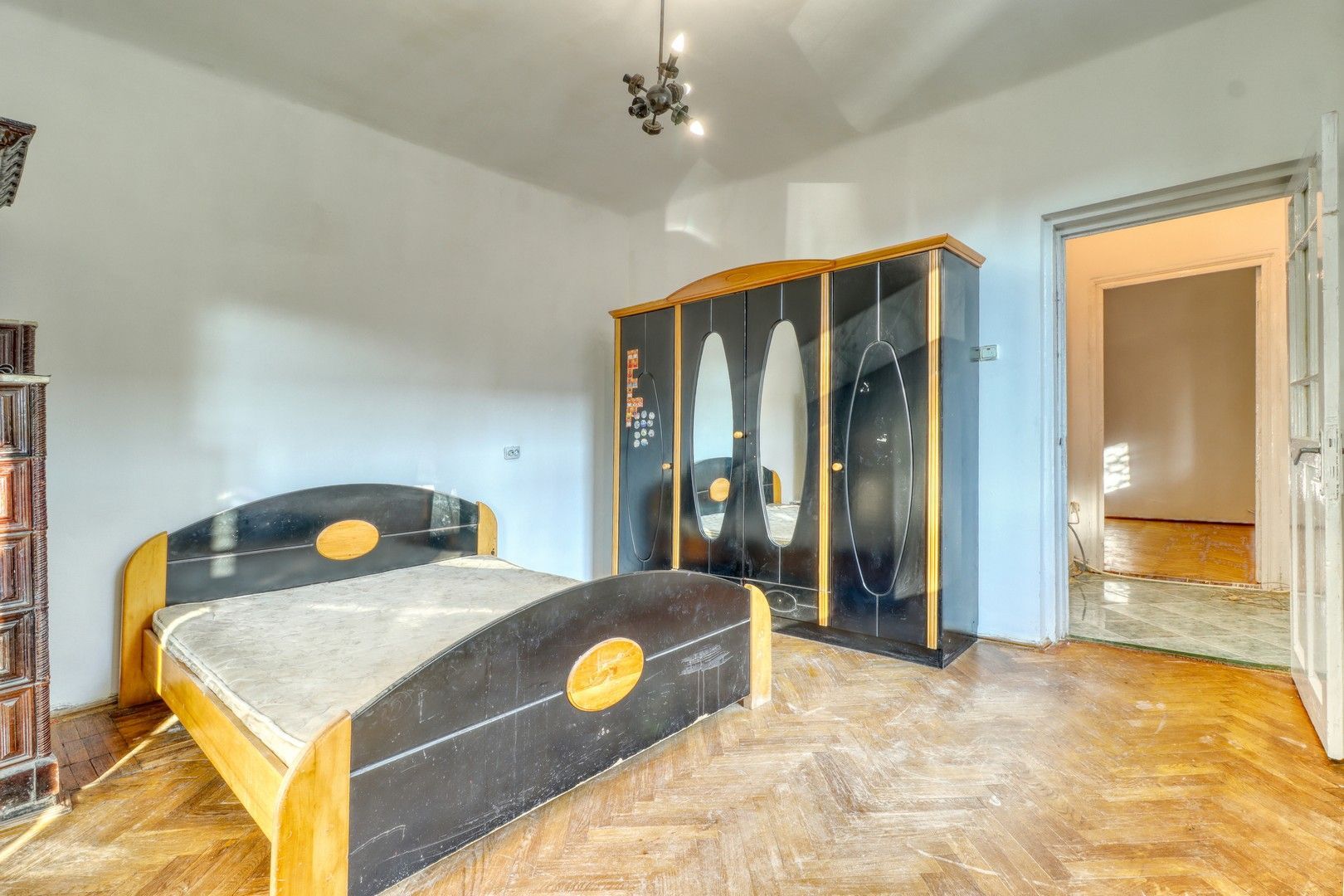 Centru- Casă boierească individuală- 5 camere si  451 mp teren - Poză 12