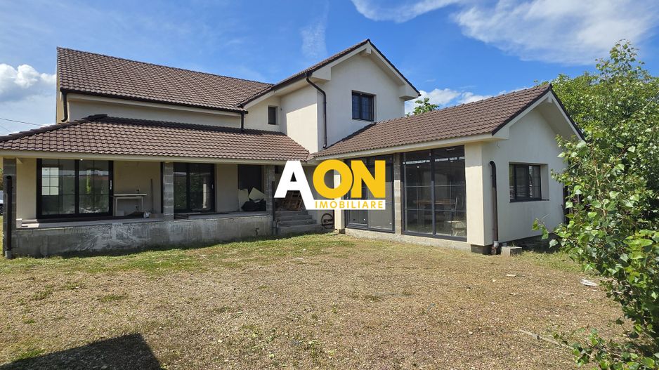 Casă nouă, impozantă,  6 camere, 1346 mp teren, Bărăbanț - Poză 2