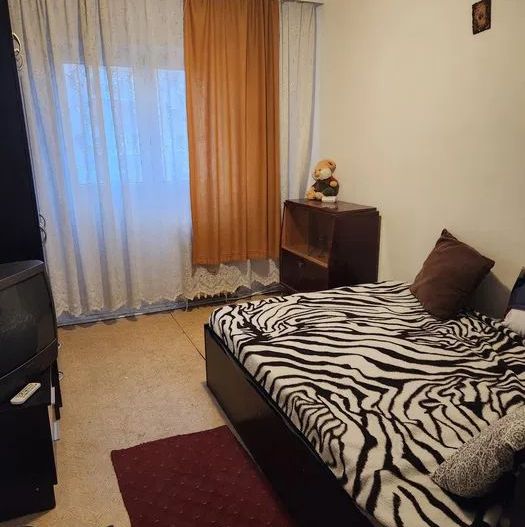 Vanzare 3 camere Titan-2 bai, centrala, bloc 1980, 5 min metrou 1 Decembrie - Poză 1